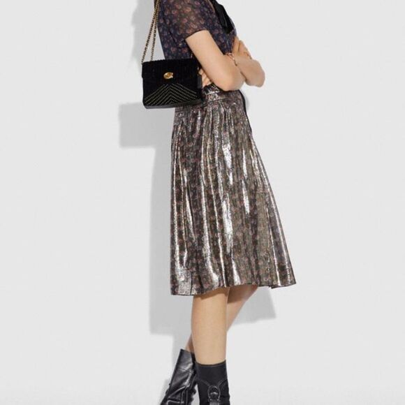 RETAIL COACH Studded Parker Velvet Quilted Bag with Rivets - Picture 6 of 16